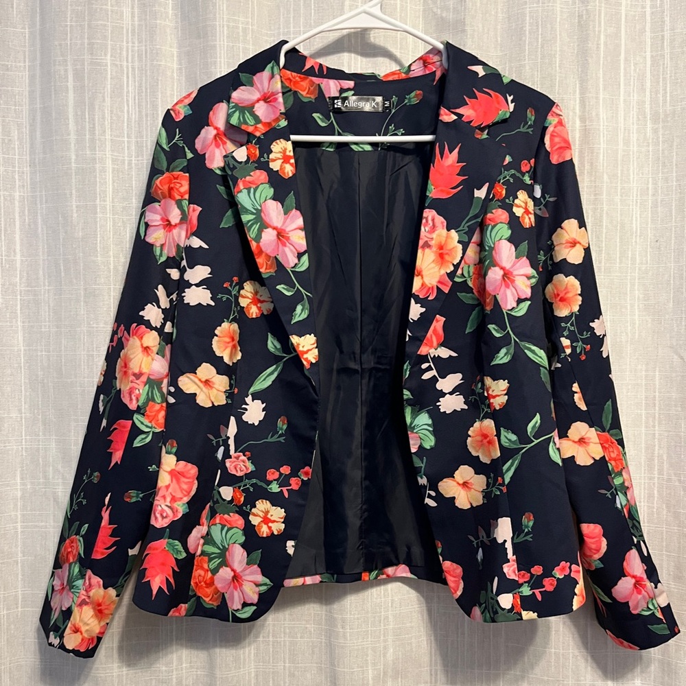 Women’s size medium floral blazer jacket- great for spring